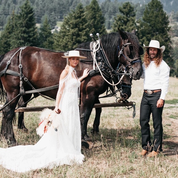 All Who Wander “Shane” Wedding Gown - Picture 5 of 8